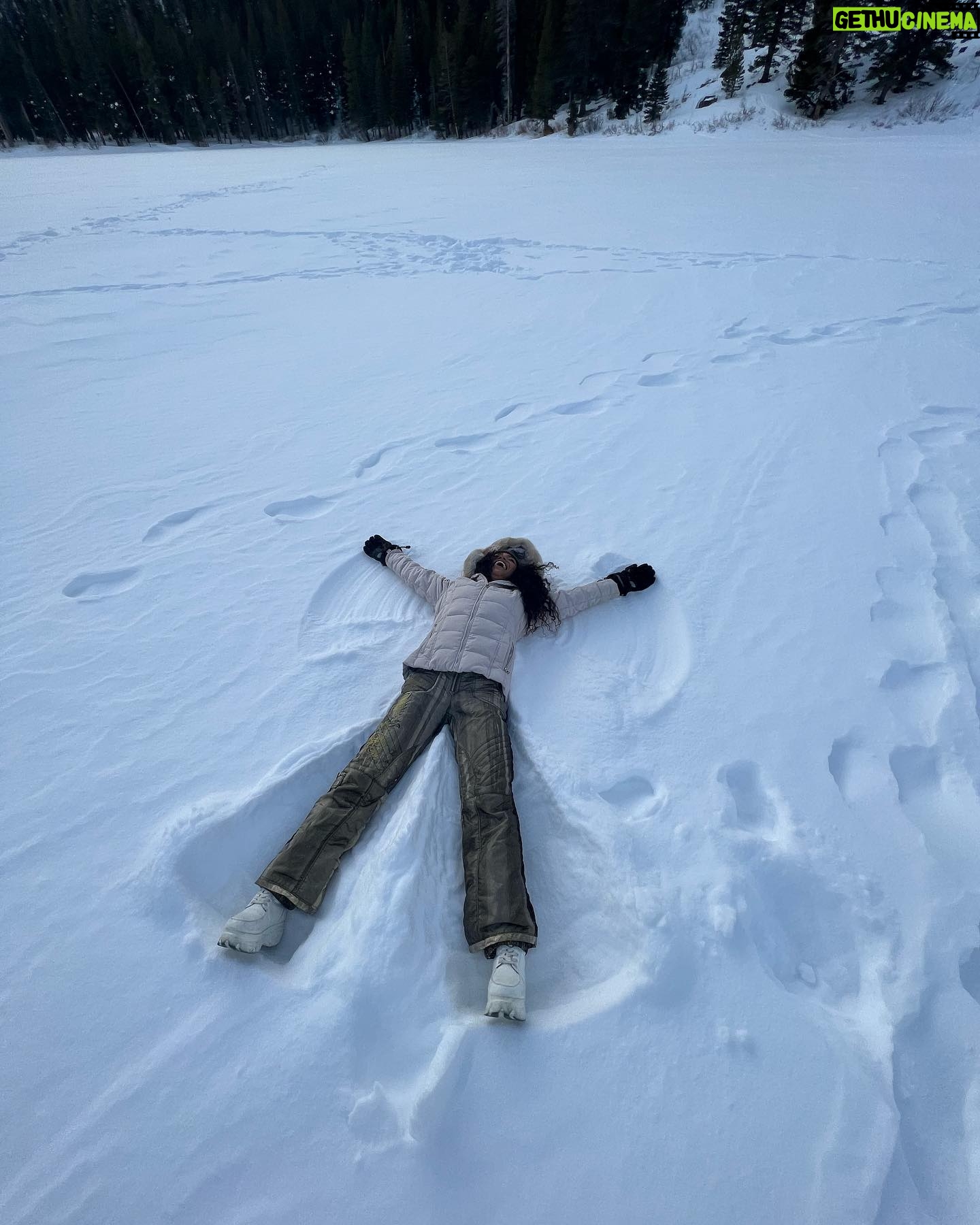 Alex Lange Instagram - finishing 2022 off right, with the homies in the snow ✔️