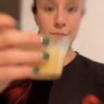 Alexa Grasso Instagram - El mejor shot navideño 🥂🎄 • • • Tómalo el exceso 😝🫶🏻 #stayhealthy #staystrong