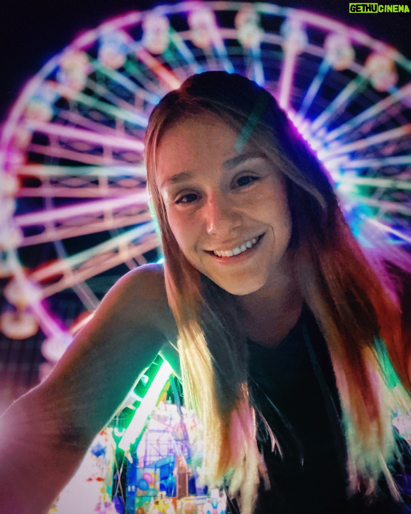 Alexa Grasso - 83.7K Likes - ☺️🎢 así es la vida no?
Sube las manos y disfruta mucho la vista cuando estés arriba.
Ten paciencia y respira hondo cuando estés abajo que pronto toca subir de nuevo ❤️🔥🦾