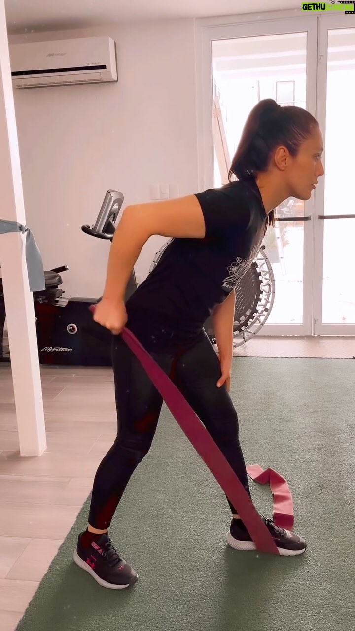 Alexa Grasso Instagram - No creerías lo fácil que pierdes un músculo por no usarlo, gracias @sportmedmx 😍 Cada día mejor 🦾 #SportMed #rehabilitacion #staymotivated #staystrong