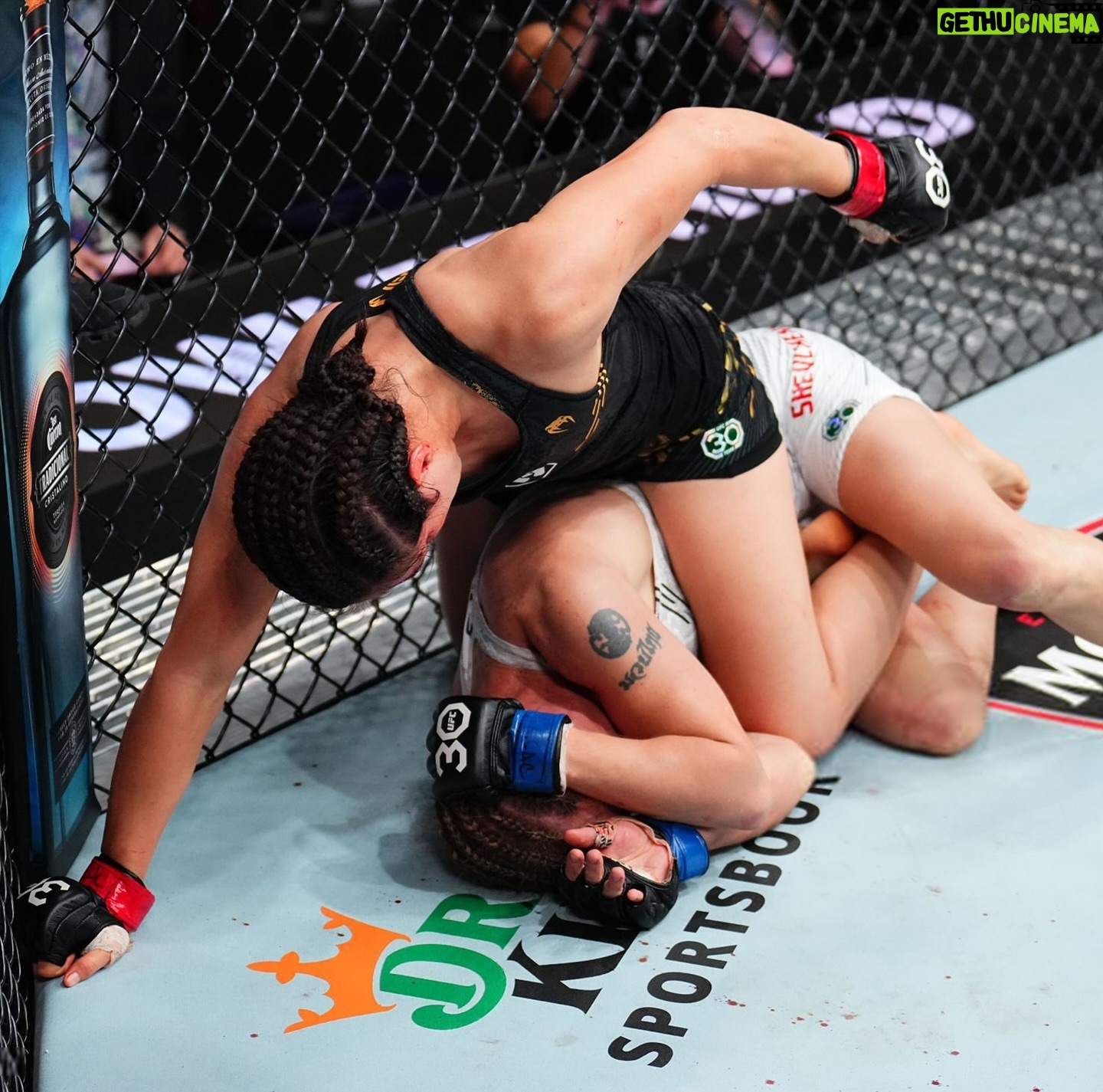 Alexa Grasso Instagram - No es porque sea mi pelea pero la verdad la verdad si hemos dado unos peleones 😍🙈💥🦾🇲🇽 ¿Les gustaría una trilogía? O una nueva contendiente… Sean honest@s 🙏🏼