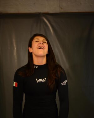 Alexa Grasso Instagram - Baby baby Grasso 😍 
Tenía que tomarme unas fotos para el cartel de una de mis primeras peleas, y me dijeron -pero pon cara de ruda 😆
Claramente aún no lo logro jajaja