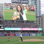 Alexa Grasso Instagram - No puedo explicarles lo bello que fue este momento; estar en un estadio de baseball en un juego tan importante entre los Padres vs Dodgers y ser recibida con tanto cariño fue MUY hermoso! 😍🇲🇽 En @atletixgdl me enseñaron y ayudaron a entrenar toda la semana este lanzamiento porque no es fácil lanzar una pelota de ese peso a una distancia tan larga y quería hacerlo bien ⚾️☺️ Me encantan los retos y sin duda este fue uno 🦾 Gracias por su apoyo 🫶🏻 seguimos trabajando duro todos los días ❤️‍🔥#dearhardwork Thank you @iridiumsportsagency @jacobparga