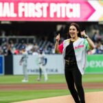 Alexa Grasso Instagram - Feliz de poder estar aquí en San Diego y tirar la primer bola para los @padres ⚾️🩷🇲🇽 Muchas felicidades por esta victoria 🏆🦾🥳 • • First pitch at @padres San Diego ⚾️🩷🇲🇽 Thanks for the hospitality 🤗 Congratulations on a big win 🏆🦾