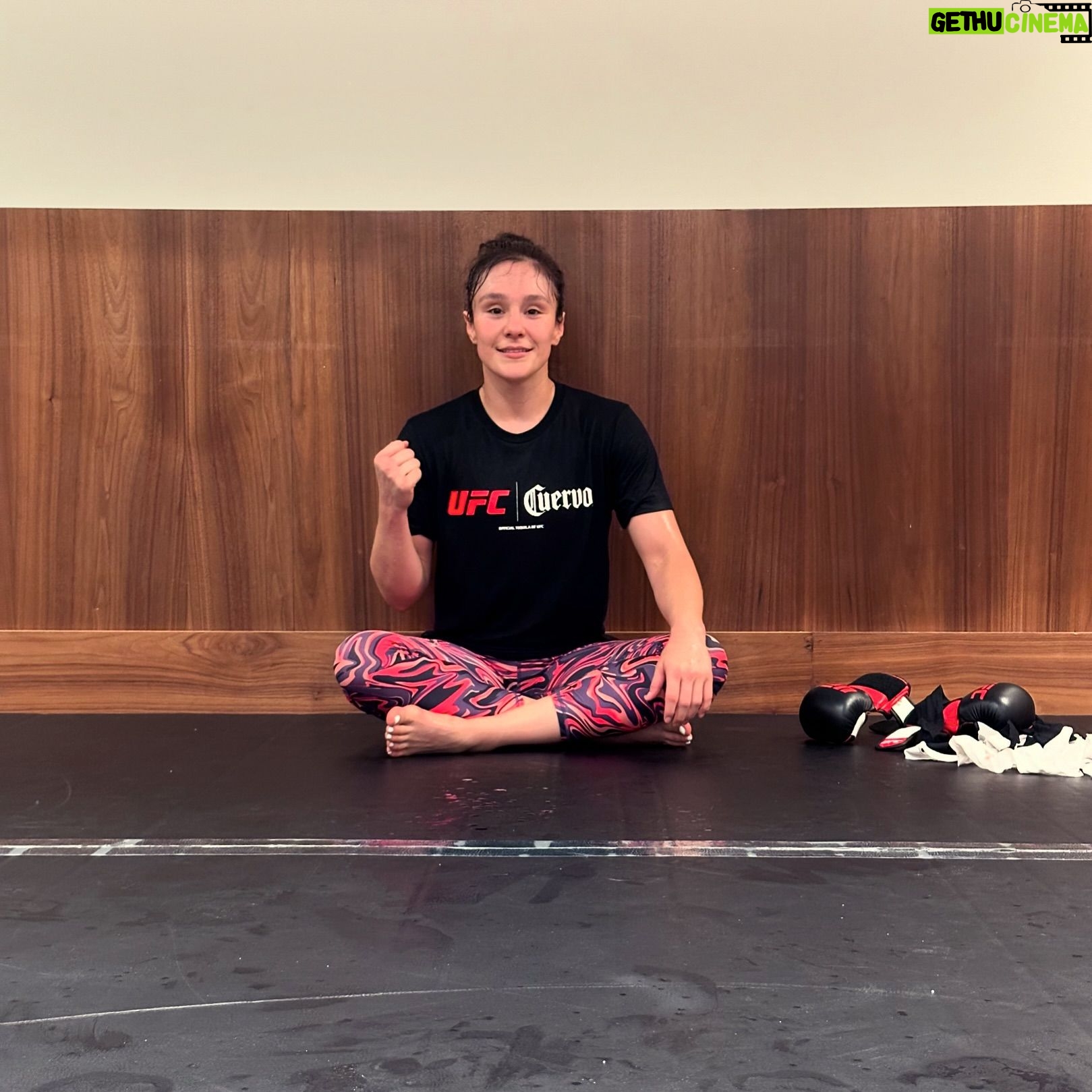Alexa Grasso Instagram - No puedes perfeccionar tu vida en un día, PERO SI PERFECCIONAR CADA DÍA EL RESTO DE TU VIDA ❤️🔥