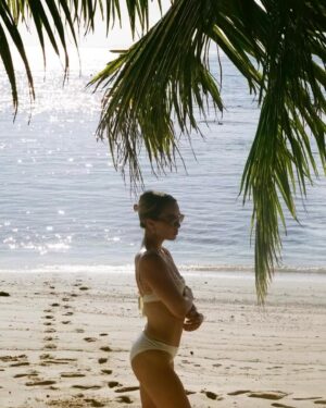 Alexa Losey Instagram - the fiji film has arrived 🏝️