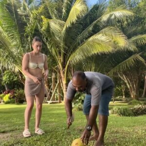 Alexa Losey Instagram - BULA!! 🏝️