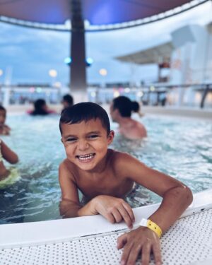 Alexa PenaVega Instagram - I don’t ever want this to end ❤️-> swipe to see if Rio is having a good time…. #familyvacation #cruiselife