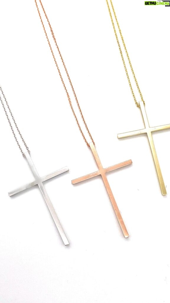 Alexa PenaVega Instagram - @leenabell and @vegaalexa The Crosses are back! We had so many requests to bring ‘em back…so we did! ✨On my site NOW! Link in Bio! ✝️Available in 14k Rose, White, and Yellow Gold! 💎With Diamonds or Plain 1.5” of Natural Diamonds and Solid Gold! You can shower and sleep in them and they will never change color! 😍 🔸Adjustable lengths! Loved designing these with you @vegaalexa 💕