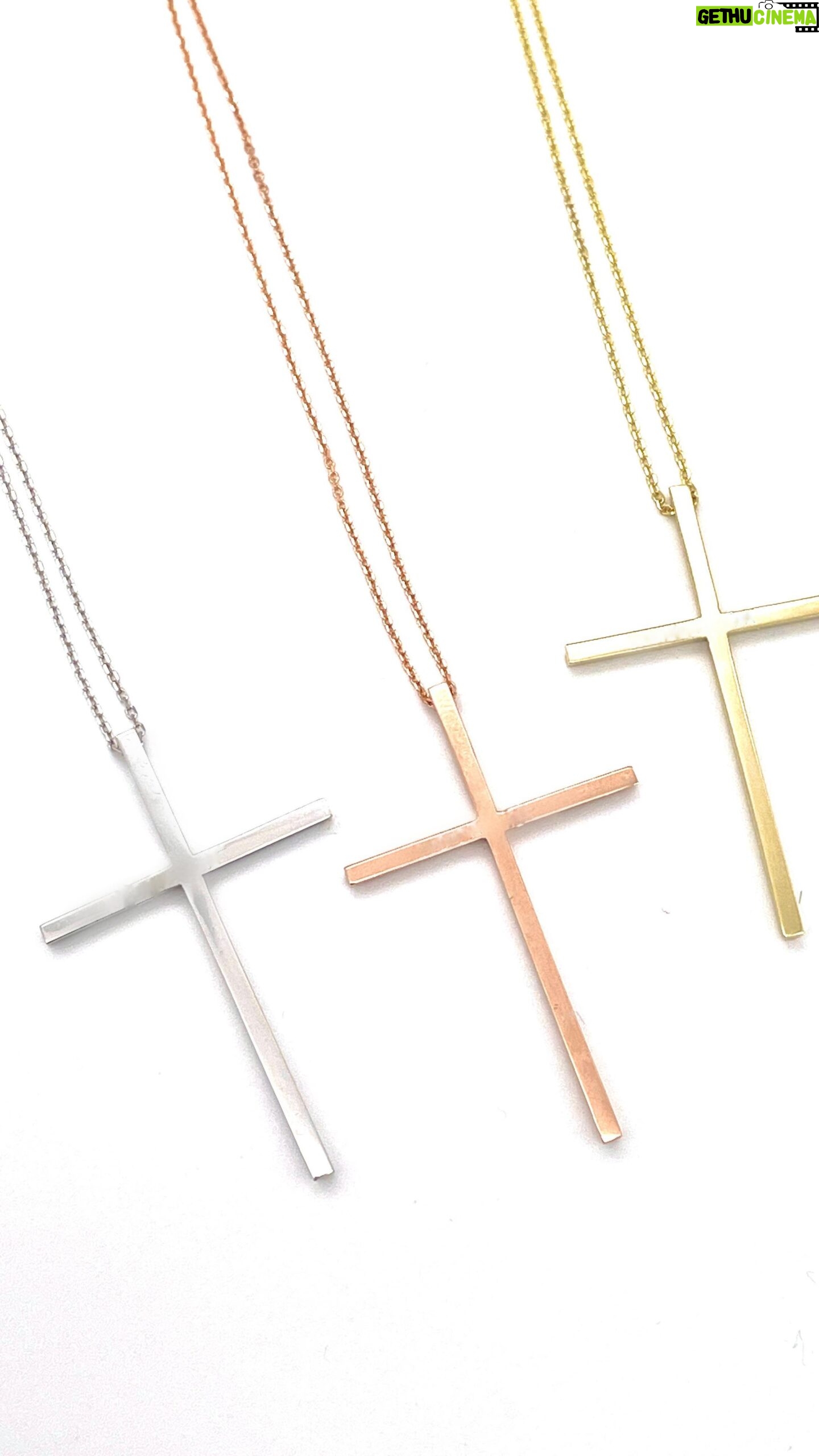Alexa PenaVega Instagram - @leenabell and @vegaalexa The Crosses are back! We had so many requests to bring ‘em back…so we did! ✨On my site NOW! Link in Bio! ✝️Available in 14k Rose, White, and Yellow Gold! 💎With Diamonds or Plain 1.5” of Natural Diamonds and Solid Gold! You can shower and sleep in them and they will never change color! 😍 🔸Adjustable lengths! Loved designing these with you @vegaalexa 💕