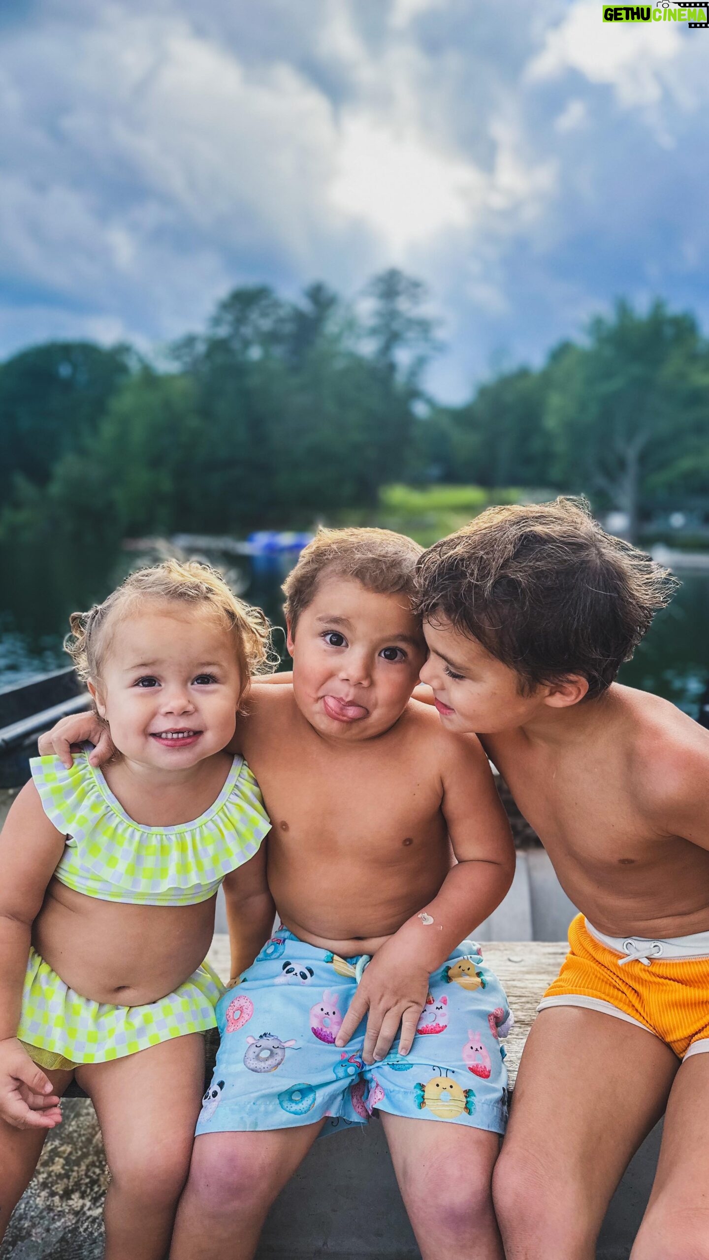 Alexa PenaVega Instagram - Life on the boat has been a lot of things… but boring is NOT one of them! Make sure to check out our latest episode of #lavidapenavega before a new episode drops tomorrow!! Thank you all for the YouTube love! (Link in bio)