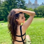 Alexandra Botez Instagram - NYC summers way too hot to not have a hair tie 🥵