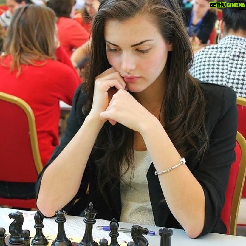 Alexandra Botez Instagram - Throwback photo! Guess how old I was here?