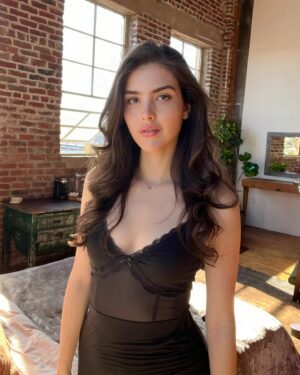 Alexandra Botez Instagram - If you could press a button and instantly erase every false belief you have, would you do it