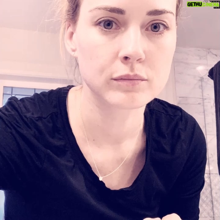 Alexandra Breckenridge Instagram - Wait wait wait. 💄 I made it better 🤣🤣 Getting ready for Sunday date night fast part 1 re-done... clè de peau foundation NARS seaside bronzer Stilla “kitten” shadow on lid And to be honest the brown color I put in my crease I’m not sure because I’ve had it forever and the label is rubbed off... 😬😂 Clinique chubby stick 13 mighty mimosa, I swear that’s the actual color. Stilla blush but the color is also rubbed off from travel 🤣 Tarte eyelash curler Benefit gimme brow EyeKo fat brush mascara #alexandrabreckenridge