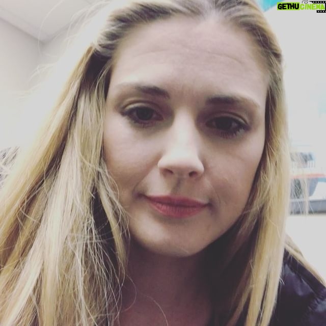 Alexandra Breckenridge Instagram - #momlife #breastfeeding 2018