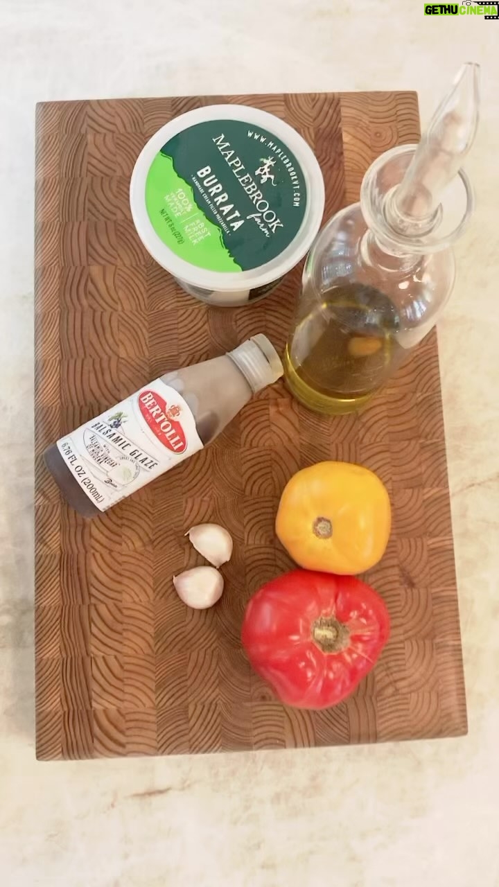 Alexandra Breckenridge Instagram - Anytime of year tomato 🍅 salad
