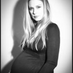 Alexandra Breckenridge Instagram - Coming soon 🤪 The last few weeks are always the hardest! 🤰🏼🦄💋🔥 Photo by @melindadahlofficial