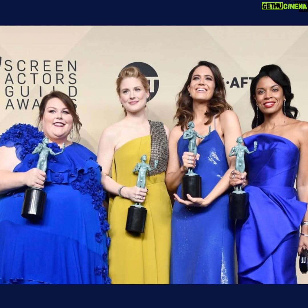 Alexandra Breckenridge Instagram - I totally missed the memo.... Incredibly honored to stand with such talented intelligent strong beautiful women ❤️💋 There actually wasn’t a memo but non the less I still missed it 🙃