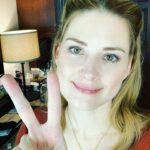 Alexandra Breckenridge Instagram - #vote ❤️💜✌🏻