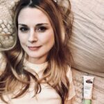 Alexandra Breckenridge Instagram - Not all lotion is created equal The best post-pregnancy skin care I’ve found is @palmers new enhanced Stretch Mark Formulas they keep my skin smooth & healthy❤️ #PalmersBelly #sponsored
