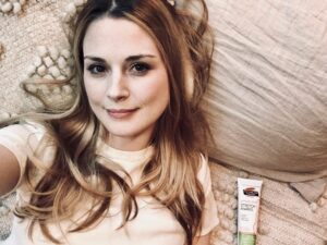 Alexandra Breckenridge Instagram - Not all lotion is created equal The best post-pregnancy skin care I’ve found is @palmers new enhanced Stretch Mark Formulas they keep my skin smooth & healthy❤️ #PalmersBelly #sponsored