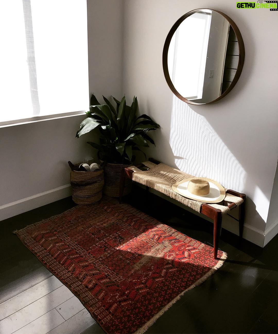 Alexandra Breckenridge Instagram - Feelin real good about this entryway I’ve pieced together with the help of @laurevb