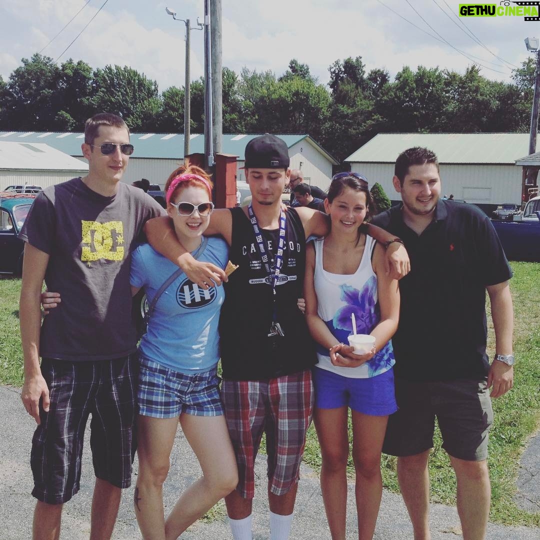 Alexandra Breckenridge Instagram - #nationalsiblingday š¤ Hey guess what. I'm not on instagram ever moment of my life.... thank you so much for letting me know that National sibling day was yesterday clearly I don't care. These are my siblings. And I love them.