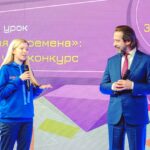 Alexey A. Petrukhin Instagram - УЧИТЬСЯ, УЧИТЬСЯ И ЕЩЕ РАЗ УЧИТЬСЯ! А что думаете Вы, Товарищи мои? 🤔 Жаль, что теперь школьники должны учиться онлайн... Но в наше ковидное время, это единственный выход. Узнал вот об интересном формате... Увидел на ютубе проект «Открытые Уроки» @otkr_uroki и задержался на их странице, пока не посмотрел почти все выпуски! А потом повезло и побывал на одном из эфиров этой программы 👍 Вы когда-нибудь видели робота-ведущего? Или настоящий рыцарский турнир прямо во время урока? Вот и я нет. Были бы в мое время такие уроки, я точно стал бы круглым отличником... Хотя я и так был отличником 😉 Спасибо Учителям за терпение! Есть такой вот Институт изучения детства, семьи и воспитания РАО @institutdetstva который вместе с Минпросвещения России @minprosvet создали этот онлайн-проект! Это серия уроков на разные темы: #IT #спорт #единствонародов #волонтерство и другие. Все они проходят в прямом эфире. В студии ведущие общаются со школьниками всей страны. Также в гости приходят топовые спикеры, чтобы обсудить современные профессии и дать советы. Посмотрите мою подборку фотографий 👏 В уроках уже приняли участие: #ВладимирПутин #СергейКириенко #СергейКравцов #ВладимирМашков #ЭрнестМацкявичюс а также представители разных компаний и популярные известные персоны 😷 Записи эфиров есть на их Youtube-канале, а еще на сайте открытыеуроки.рф Очень рекомендую! 👌 #открытыеурокиРФ #институтвоспитания #открытыеуроки #дети #школа #образование