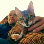 Alexey A. Petrukhin Instagram – Из опыта… 👉 Попробуйте, пообщайтесь с приятелями, коллегами, которые жутко и искренне увлечены каким-то проектом и разбрасывают гениальные #идеи во все стороны, даже если они сами ничего не имеет (пока), от которых прёт #энергия… А такие есть в окружении у каждого 😉  Вспомните, то #чувство, ту эйфорию, когда Вы увлечены, занимаетесь чем-то интересным и полезным с любимыми людьми, с профессионалами… Помните? 👍 
А теперь вспомните #эмоции от разговоров с людьми, или чтение постов в соцсетях, тех людей, которые жалуются на босса, жалуются что невозможно найти работу, что всех обманывает государство, пенсионный фонд, и т.д. Чувствуете разницу? 👎 
Это значит, что люди в окружении, в подписках, могут менять нашу энергетику… И если Вы хотите изменить что-то в своей жизни, начните с борьбы за энергию, которая Вас заряжает. Окружите себя людьми, пусть даже виртуальными (пока), которые Вас вдохновляют! Которые имеют веру в себя, говорят о доверии к Вам, а ещё верят во Всевышнего 🙏 Удалите пессимизм,  негатив и критику из окружения, из соцсетей… Именно это поможет Вам стартовать, сделать рывок, использовать свои #шансы, которые нам всем так нужны ✊ 
#проверено #рекомендую #мысливслух #энергетика #позитив #оптимизм #21 
#АлексейПетрухин #опыт #сила #силамысли #бенгалы #котэ #кошка #бенгальскиекошки #дикиекошки #bengal #bengalcat #catofinstagram #catoftheday #margocat Опытное Поле