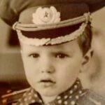 Alexey A. Petrukhin Instagram – #Pilot 🙋‍♂️ Ну а кто в детстве не был лётчиком или космонавтом?! Это не вопрос 😉 А вот кто кем стал, это вопрос… 🤦‍♂️ #сидимдома и знакомим детей с нашим детством, смотрим фотоальбомы, пишем летопись семейную! 🦉 А на странице у @annachurina классная подборка книг, которые она рекомендует к прочтению, обратите внимание, пожалуйста 👍. #вызовпринят #детство #мечта #старыефото #медвежьиозера #летчик #оставайтесьдома #пилот #АлексейПетрухин #AlexeyPetrukhin Медвежьи Озера, Ул. Юбилейная
