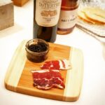 Alexey A. Petrukhin Instagram - Bon #appetit 👌 Много ли человеку надо... Вот такого натюрморта ведь достаточно? 🤫 Помните Диогена, когда #Македонский спросил его, что он может сделать для философа? Тот ответил:" Отойди в сторону, ты загородил мне солнце." 🤷‍♂️ #натюрморт #вино #икра #шампанское #хамон #мясо #chateau #dutertre #caviar #chateaudutertre #brut Винный базар на Комсомольском