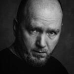 Alexey A. Petrukhin Instagram - ПРОЧИТАЛ НА ПЕРСТНЕ СОЛОМОНА, ВЫУЧИЛ, теперь осталось взять в привычку... ✊ Проходя мимо церкви... крестись. Проходя мимо нищих… делись. Проходя мимо юных... не злись. Проходя мимо старых… склонись. Проходя мимо кладбищ… присядь. Проходя мимо памяти… вспомни. Проходя мимо матери… встань. Проходя мимо родичей… помни. Проходя мимо знаний… возьми. Проходя мимо лености… вздрогни. Проходя мимо праздных… твори. Проходя мимо павших… запомни. Проходя мимо мудрых… постой. Проходя мимо глупых... не слушай. Проходя мимо счастья… ликуй. Проходя мимо щедрых... откушай. Проходя мимо чести… храни. Проходя мимо лести… молчи. Проходя мимо совести… бойся. Проходя мимо сирых… потраться. Проходя мимо власти… не верь. Проходя мимо смерти… не бойся. Проходя мимо жизни… живи. #мудрость #Соломон #перстеньСоломона #ЦарьСоломон #правилажизни За 📸 отвечают @artemiev.pro & @anasta.kaz Мудрости Соломона