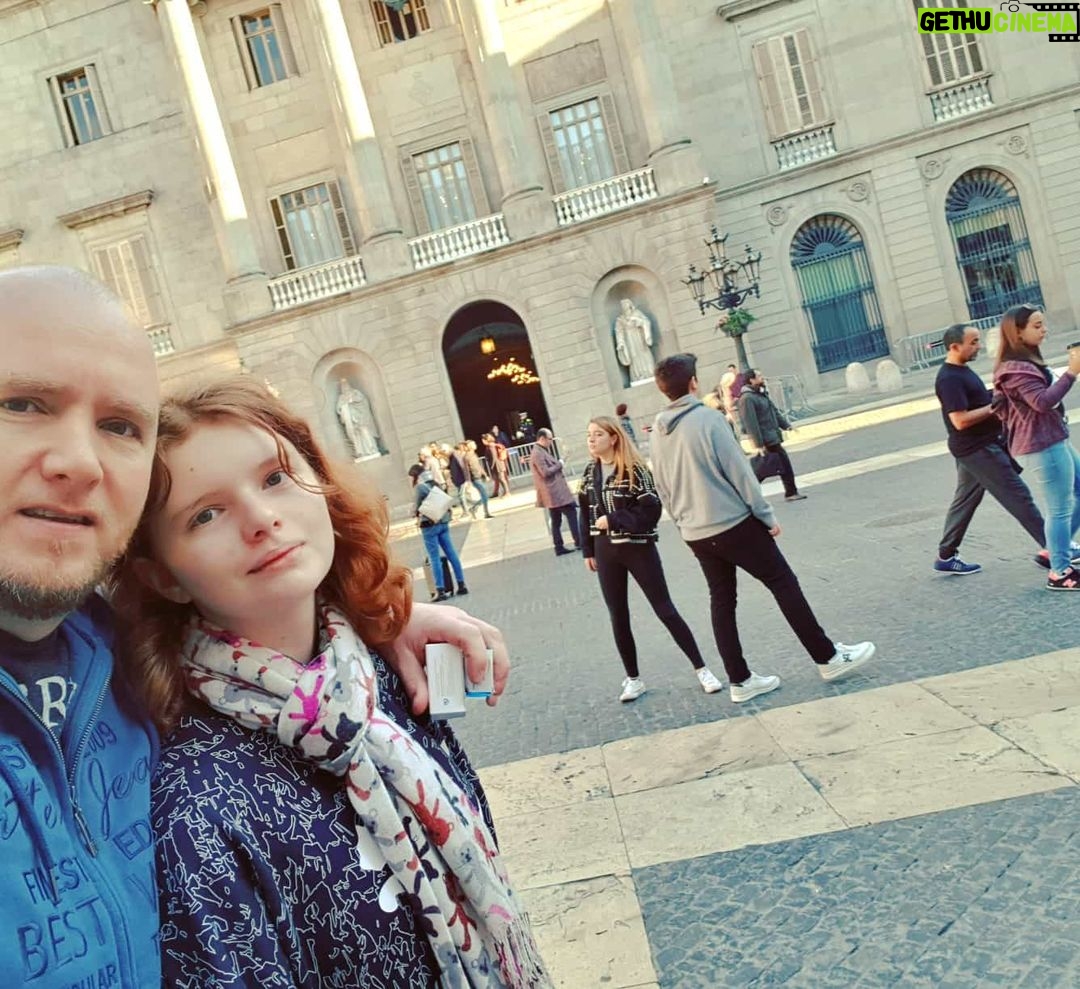 Alexey A. Petrukhin Instagram - #Barcelona #weekend 💥 Именно так нас встретила #Барселона на первой и главной фотографии знакового дня #02022020 🤞 И именно таким этот город останется в памяти и в сердце! Конечно, за 10 фотографий (а у меня их пять сотен) не рассказать все #эмоции, но я настоятельно #рекомендую выбраться в этот город, и Вы захотите там жить, настолько он прекрасен! А чтобы не ошибиться и увидеть всё правильно, обратитесь к @barcelonasgidom 🙏 И не путайте с Мадридом в Испании, я говорю про Барселону в Каталонии 🤗 #семейноефото #Спаситель #небо #путешествие #солнце #барселонасгидом #каталония #гауди #архитектура #семья #антониогауди #tibidabo Tibidabo · Barcelona