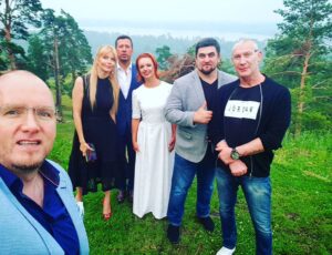 Alexey A. Petrukhin Instagram - #TheLastTrial Team ✊ Мне кажется или Жижикин немного подпортил композицию? 🤔 Но благодаря красотам Алтайского Края, мы этого не заметили 😉 Показали #ПоследнееИспытание в #Барнаул покажем в #Бийск #Белокуриха #КаменьнаОби #Сростки в рамках празднования 90-летия В.М. Шукшина на #ШукшинскийФестиваль 🙏 Спасибо огромное зрителям за столь теплый приём, общение и участие ✊ #Алтай #Училка2 #Училка #селфи #природа #красота #АлексейПетрухин Barnaul