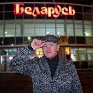Alexey A. Petrukhin Instagram - МИССИЮ В МИНСКЕ ВЫПОЛНИЛ ✊ Посмотрел 13 фильмов основного конкурса Кинофестиваля @listapad_festival за 5 дней на большом экране, распределили призы как жюри... Посмотрел 3 фильма внеконкурса, представил зрителям 2 фильма где я имел возможность стать продюсером, это ВЫЙТИ ИЗ ГРУППЫ и БУРАН... но главное вдоволь нагулялся по городу, и это особое #впечатление 👌 

ГОРОД #МИНСК УДИВЛЯЕТ СВОИМ сочетанием средневековой и советской архитектуры, своей ухоженностью и неторопливостью... Минск один из тех городов, по которым надо просто гулять. Не гоняться за знаковыми объектами, а бродить, изучать, рассматривать, наслаждаться и удивляться... 🧐 #Рекомендую 

Спасибо большое за эту возможность Минскому Кинофестивалю @miff_listapad & @belarus_film 🙏 

#Беларусь #БеларусьФильм #ВыйтиИзГруппы #Буран #Листапад #Кинофестиваль #благодарность  #АлексейПетрухин