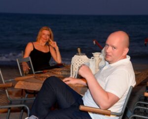 Alexey A. Petrukhin Instagram - ВЫ СПРАШИВАЕТЕ, ЧТО МЫ ДЕЛАЕМ НА ОТДЫХЕ В @rixos_premium_belek КРОМЕ ТАНЦЕВ? 🤣 

Времени без танцев очень мало остаётся 🤷‍♂️ Но мы 👉

Купаемся (много)!
Читаем (немного)!
Спорт (немного)!
Едим (вкусно)!
Выпиваем (много🤦‍♂️)!
Спорим (это главное)!

За фото карусель спасибо неизвестному фотографу отеля, который подловил наши с @annachurina прекрасные  #rixosmoments 🥂 

#Rixos #rixospremiumbelek #Belek #clubprive #beach #отдых #пляж #вкусно #напарник #АлексейПетрухин #АннаЧурина #AlexeyPetrukhin #AnnaChurina #happy