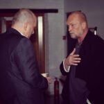 Alexey A. Petrukhin Instagram - В СПОРЕ РОЖДАЕТСЯ ИСТИНА... ТАК ЛИ ЭТО? 🤔 Фразу «в споре рождается истина» приписывают Сократу. Однако, известно, что #Сократ на самом деле нашёл другой способ постижения истины, отверг вышеупомянутый тезис и противопоставил спору #диалог... 👌 Вот и мы с народным Андреем Смоляковым не стали спорить, а сразу перешли к конкретике - запустили в производство кинокартину СТАРЫЙ ХУЛИГАН, как Вы понимаете, с Андреем в главной роли... Это будет фильм по теме и настроению как УЧИЛКА, но только в этот раз на первом плане бывший #ворвзаконе, который пытается изменить свою жизнь, выйти из криминальной колеи, но объястоятельства с сыном и с группой мажоров вносят свои коррективы... 🤷‍♂️ Опережая вопросы скажу, да, весной будет дополнительный #кастинг, об этом сообщим отдельно 😉 А фильм сможем обсудить с Вами весной-летом 2022-го года 🤞 #старыйхулиган #хулиган #кино #АндрейСмоляков #актер #режиссер #продюсер #снимаетсякино #спор #АлексейПетрухин #всёбудетхорошо Russian Film News