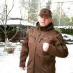 Alexey A. Petrukhin Instagram – ТЕСТИРУЮ КОСТЮМ #CONDOR от бренда SHAMAN @hsn_official_ 👍 На улице -10°, но мне очень комфортно! #Костюм выполнен из бесшумного и растяжимого материала #SoftShell что позволяет, например охотнику, двигаться #бесшумно и более уверенно. Сделано в России! По моему база в городе #Чебоксары 🙋‍♂️ 

А ещё мне прислали на тест влаго и ветрозащитный  костюм #Cyclone от #SHAMAN. Прочный  материал #Hardshell,  мембрана 10000/20000. Отличная #защита от сильного ветра и дождя. Весной на рыбалке испытаю и дам отчёт! 🤞

И ещё прислали флисовую куртку, она без лишних материалов и идёт как отдельный элемент одежды, так и как утепляющий слой… Короче, посмотрите на @hsn_official_  и смело выбирайте, проверенно, рекомендую! 👌

Но важно и другое, команда @hsn_official_ полностью снарядили в путешествие (за что огромное спасибо) всех участников кинопроекта ПЯТЕРО НА КАНИКУЛАХ @five_in_travel которые проверили одежду в боевых условиях ✊

👉 hsn.su здесь каждый путешественник, охотник и рыбак будут приятно удивлены 😉 

#АлексейПетрухин #MadeinRussia #охота #рыбалка #путешествие #тайга Shaman