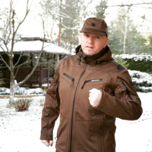 Alexey A. Petrukhin Instagram - ТЕСТИРУЮ КОСТЮМ #CONDOR от бренда SHAMAN @hsn_official_ 👍 На улице -10°, но мне очень комфортно! #Костюм выполнен из бесшумного и растяжимого материала #SoftShell что позволяет, например охотнику, двигаться #бесшумно и более уверенно. Сделано в России! По моему база в городе #Чебоксары 🙋‍♂️ А ещё мне прислали на тест влаго и ветрозащитный костюм #Cyclone от #SHAMAN. Прочный материал #Hardshell, мембрана 10000/20000. Отличная #защита от сильного ветра и дождя. Весной на рыбалке испытаю и дам отчёт! 🤞 И ещё прислали флисовую куртку, она без лишних материалов и идёт как отдельный элемент одежды, так и как утепляющий слой... Короче, посмотрите на @hsn_official_ и смело выбирайте, проверенно, рекомендую! 👌 Но важно и другое, команда @hsn_official_ полностью снарядили в путешествие (за что огромное спасибо) всех участников кинопроекта ПЯТЕРО НА КАНИКУЛАХ @five_in_travel которые проверили одежду в боевых условиях ✊ 👉 hsn.su здесь каждый путешественник, охотник и рыбак будут приятно удивлены 😉 #АлексейПетрухин #MadeinRussia #охота #рыбалка #путешествие #тайга Shaman