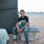 Alexia Mori Instagram - Nuit à Merzouga dans le désert du Maroc chez une famille de nomade très accueillante. Comme je disais en stroy j’avais le cœur très serré de voir leur quotidien si différent du notre. Ça fait beaucoup réfléchir. Merci Abbi pour ton sourire et ton accueil ❤️