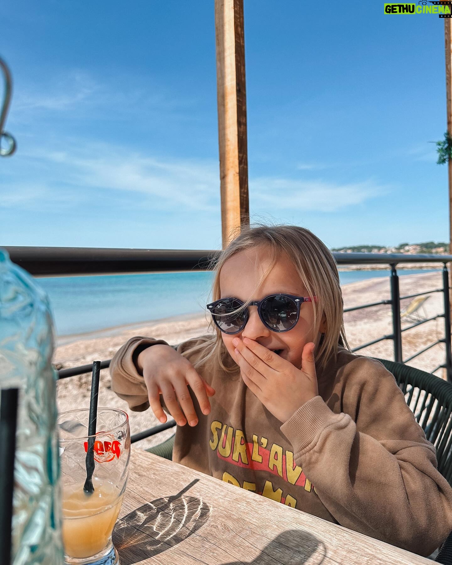 Alexia Mori Instagram - Les photos à 5 sont de plus en plus difficile à prendre 🙈 Souvenir de notre samedi 🌼☀️