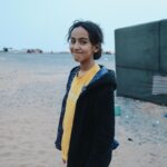 Alexia Mori Instagram - Nuit à Merzouga dans le désert du Maroc chez une famille de nomade très accueillante. Comme je disais en stroy j’avais le cœur très serré de voir leur quotidien si différent du notre. Ça fait beaucoup réfléchir. Merci Abbi pour ton sourire et ton accueil ❤️