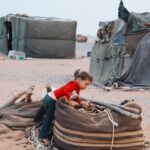 Alexia Mori Instagram - Nuit à Merzouga dans le désert du Maroc chez une famille de nomade très accueillante. Comme je disais en stroy j’avais le cœur très serré de voir leur quotidien si différent du notre. Ça fait beaucoup réfléchir. Merci Abbi pour ton sourire et ton accueil ❤️