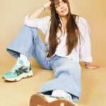 Alexia Mori Instagram - L’AMAZONITE : LANCEMENT CE SOIR 20H ➡️https://alexiamorishop.com⬅️ (Lien direct en story ou bio insta) Je vous le rappelle elles seront en vente toute la semaine jusqu’à mardi 19 mars ! Pas un jour de plus ! Du 35 au 42 ! Prendre sa taille habituelle ! Délai de livraison 6 à 8 semaine maximum ! Vous les aurez pour le mois de mai au beau jour 😍 Trop hâte de vous voir porter mes baskets je suis trop contente 💚🩷 Rdv ce soir à 20h 🫶🏼 Crédit photo : @caroline.lestienne