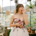Alexia Mori Instagram - La pomme empoisonnée ? 🍎🙈 📸 @clairepenotphotographe 🌸 @lartquipousse.floraldesign