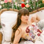 Alexia Mori Instagram - J’ai eu la chance de pouvoir participer à un super shooting photo à la demande de la talentueuse fleuriste @lartquipousse.floraldesign 🌸 je n’étais pas très à l’aise mais alors je suis tellement contente du rendu je trouve les photos sublimes 😍 toutes ces couleurs tout ce que j’aime 🥰 📸 @clairepenotphotographe @enjoymodelsagency @lartquipousse.floraldesign @agnes_doussot @laura_hairlove @champselysees_3drolesdedames @les_filles_fideles @serinekurt @lessaveursdesuzon @mgimage @mplusnature