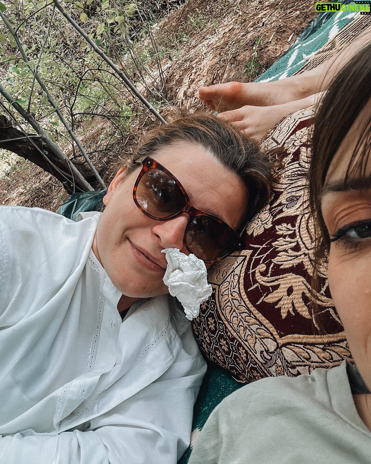 Alexia Mori Instagram - Nouvelle journée : 1 : Ain Assrdoun 2 : moment de partage 3 : rétention d’eau 😅 4 : Nono pâtissière 5 : petit déjeuner 🥰 6 : les polypes c’est pas cool 7 : c’est beau ! 8 : ca rend pas ce que je voulais 😂 9 : bientôt bilingue 10 : démarche influenceuse selon Camille