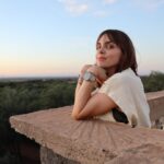 Alexia Mori Instagram - On finit la journée à Timoulilt Chez notre hôte Halima on est très bien accueillies tout le monde est vraiment très gentil. Et nous les filles on est tellement contente d’être ensemble on rigole tellement 😍