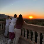 Alexia Mori Instagram - On finit la journée à Timoulilt Chez notre hôte Halima on est très bien accueillies tout le monde est vraiment très gentil. Et nous les filles on est tellement contente d’être ensemble on rigole tellement 😍